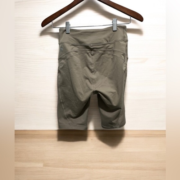 Free People Activewear Biker Shorts Size Small EUC - Picture 1 of 5